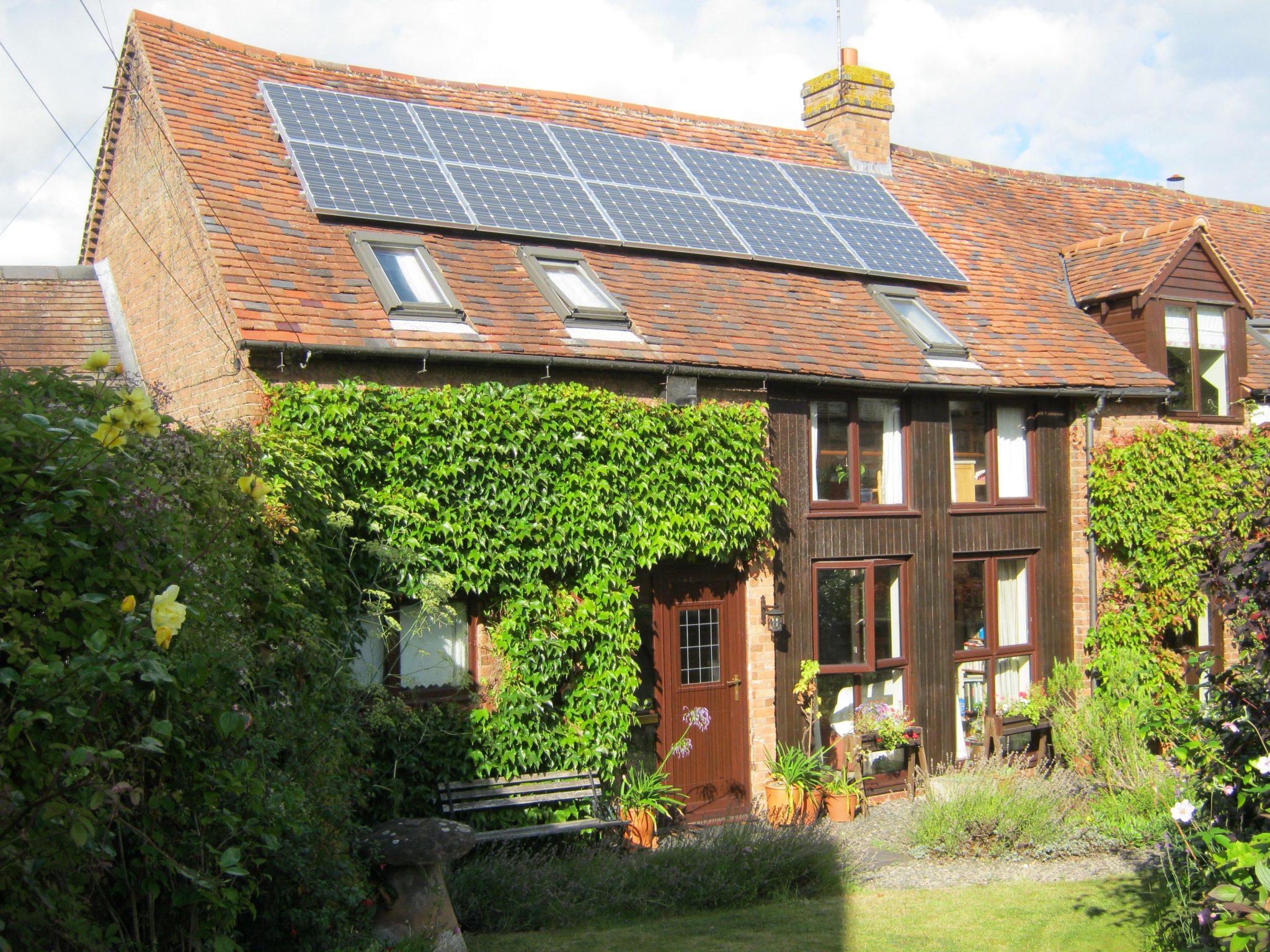1.85kWp Solar PV System Norton Lindsay, Warwickshire
